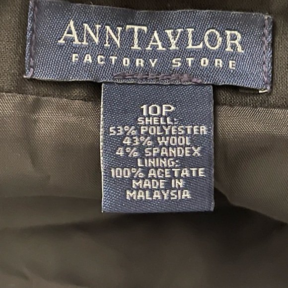 Ann Taylor Elegant Black Pencil Skirt - Picture 4 of 4